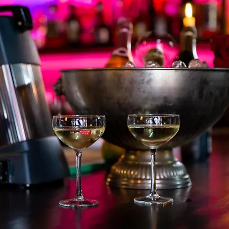 Amadeus Restaurant & Boutique Отель Вел