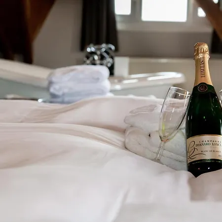 Amadeus Restaurant & Boutique Szálloda *