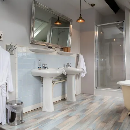 Amadeus Restaurant & Boutique