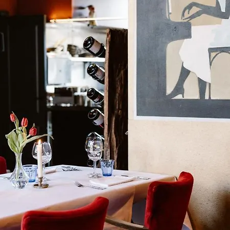 Amadeus Restaurant & Boutique Well