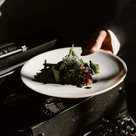 Отель Amadeus Restaurant & Boutique Вел