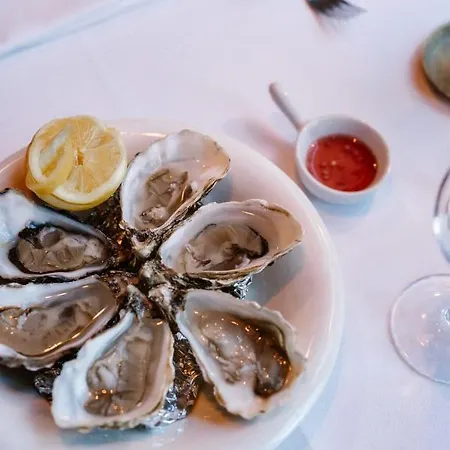 Отель Amadeus Restaurant & Boutique *