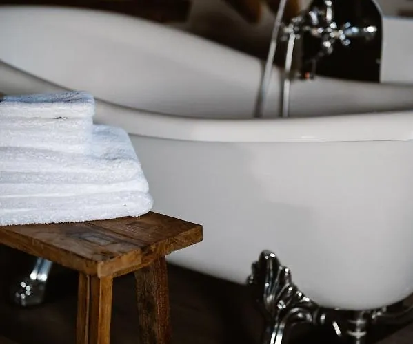 Amadeus Restaurant & Boutique מלון *